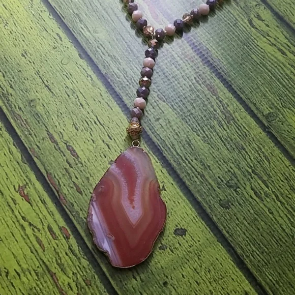 Stunning geode orange and white Agate necklace - Picture 5 of 7